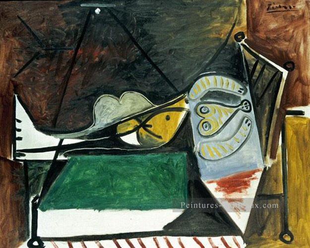 Femme couchée sous la lampe 1960 Cubisme Peintures à l'huile